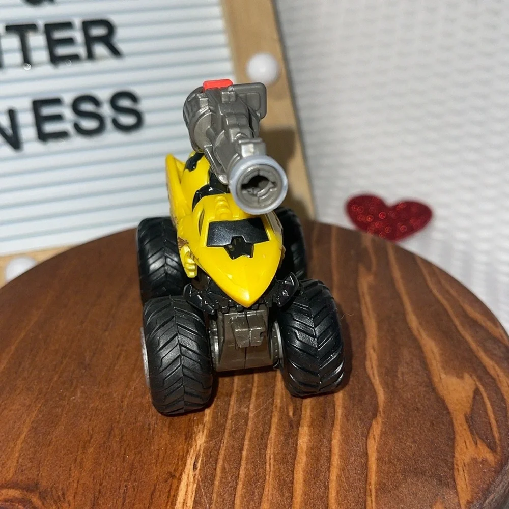 Zuru 5 Surprise Monster Truck Mystery Ball Bumblee Bee Bug Yellow Truck Parts